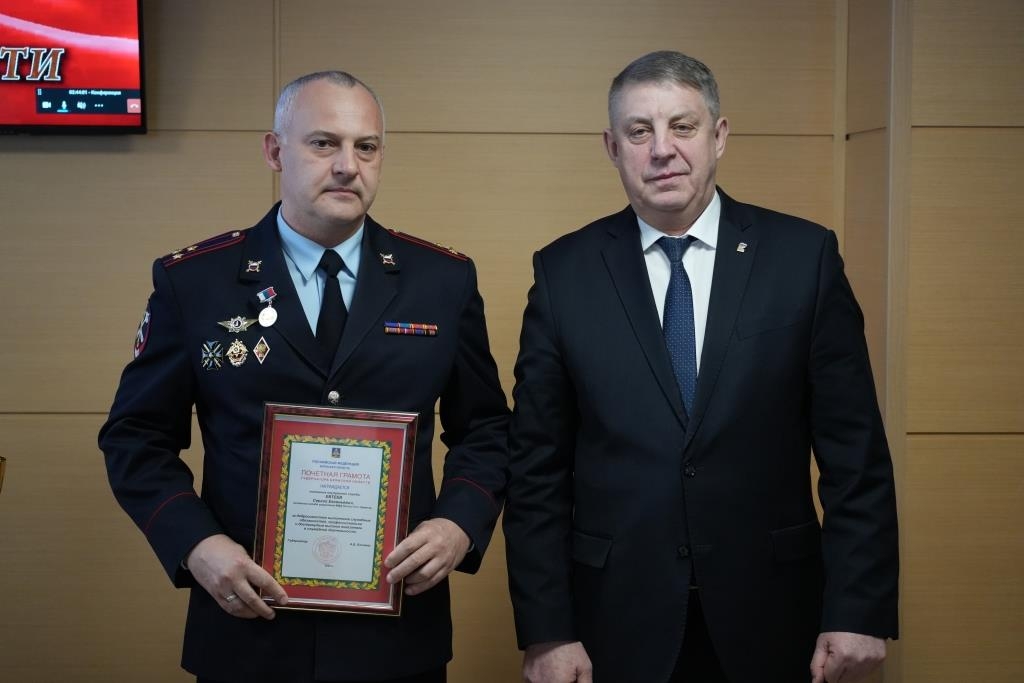 Брянский губернатор наградил полицейских на заседании коллегии УМВД