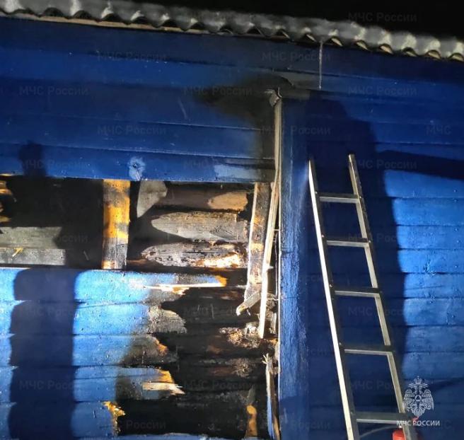 Жилой дом потушили спасатели утром в Клинцовском районе