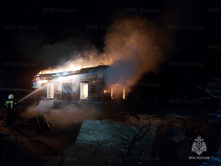 Жилой дом сгорел в посёлке Ржаница накануне вечером