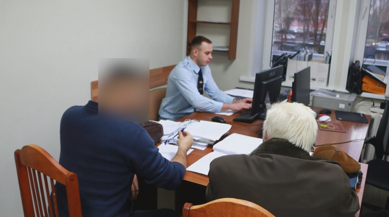 Трёх курьеров мошенников и дроппера задержали полицейские в Брянске