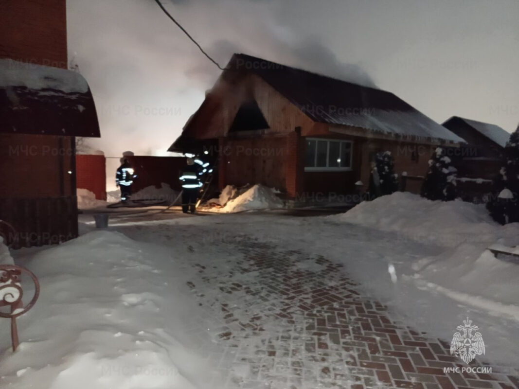 Баня сгорела в Брянском районе накануне