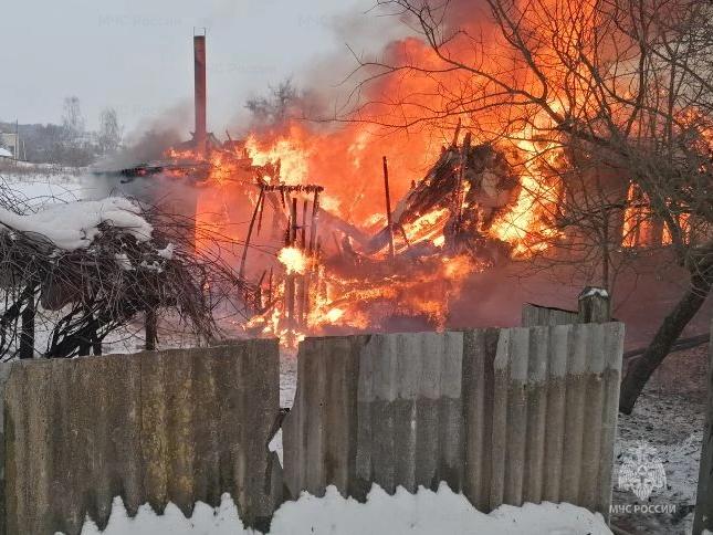 Мужчина погиб на пожаре в Трубчевском районе накануне