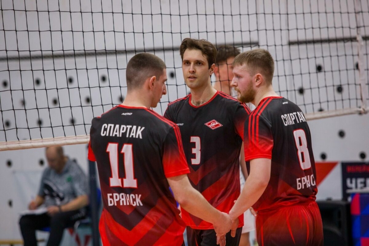 Брянские волейболисты выиграли групповой этап чемпионата России