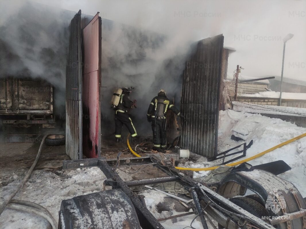Двое мужчин пострадали на пожаре в Брянске