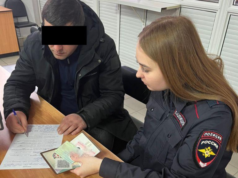 Брянские полицейские оштрафовали мигранта за незаконную трудовую деятельность