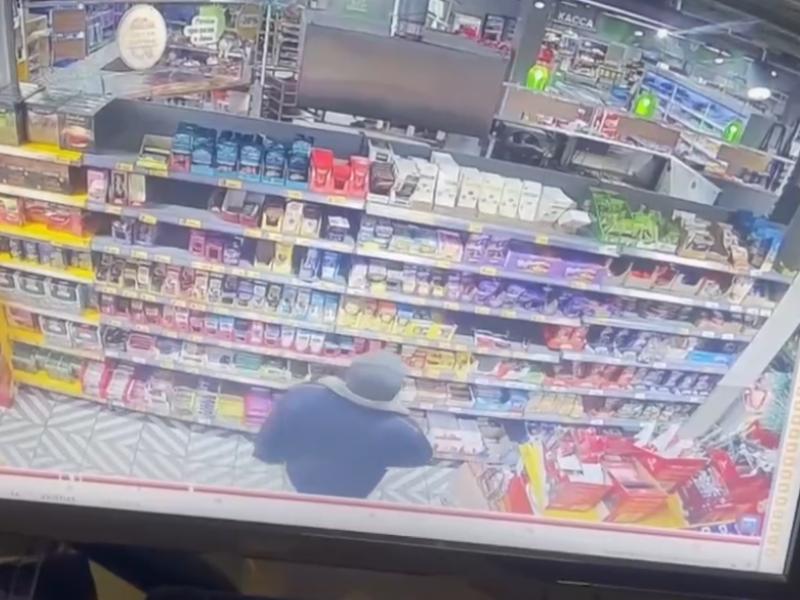 Кражу шоколада на 21 тысячу рублей из магазина Брянска раскрыли стражи порядка