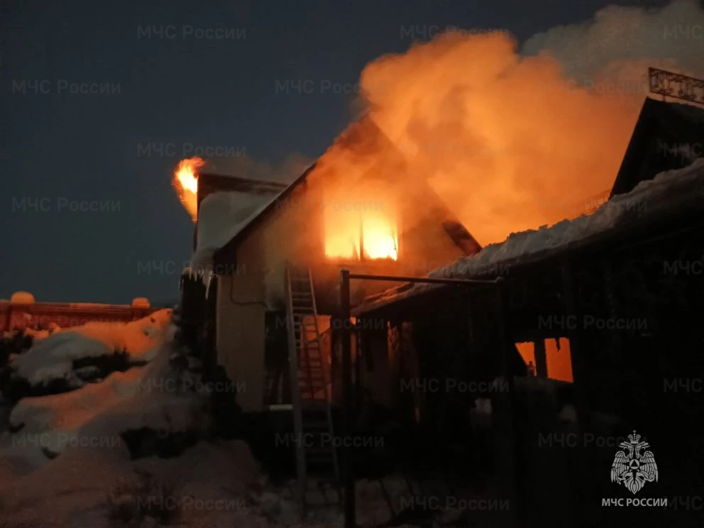 Шесть пожарных машин тушили возгорание в Брянске в субботу