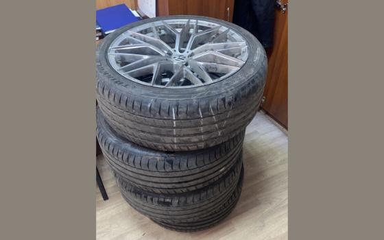 Кражу автомобильных колес из гаража раскрыли полицейские в Брянске