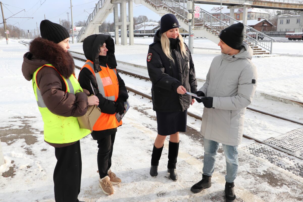 Профилактические рейды по безопасности на станциях Брянск-Орловский и Орджоникидзеград провели железнодорожники