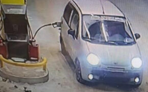 Брянские полицейские ищут оторвавшего заправочный пистолет на АЗС водителя