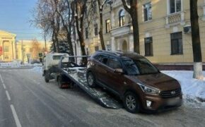 В Брянске две машины эвакуировали на штрафстоянку за нарушения правил парковки