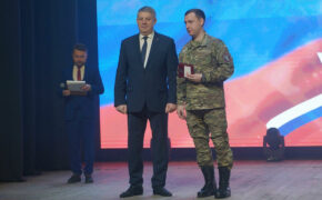 Губернатор Александр Богомаз наградил бойцов бригады «БАРС-Брянск»
