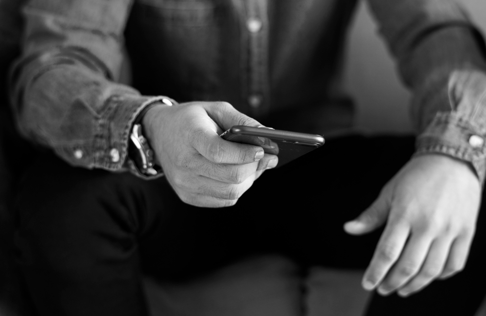 Подозреваемого в краже телефона рецидивиста задержали полицейские в Брянске