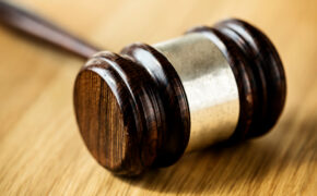 Суд отправил жительницу Клетни в колонию за кражу денег у знакомой