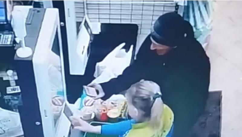 Кражу телефона и денег со счёта раскрыли полицейские в Брянске