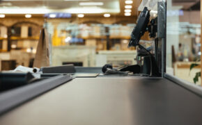 Брянские стражи порядка возбудили уголовное дело за повторную продажу спиртного подростку