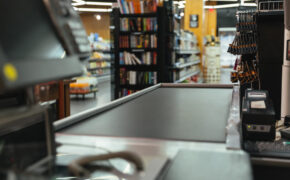 Подозреваемого в краже кофе и шоколада рецидивиста задержали сотрудники ППС в Брянске