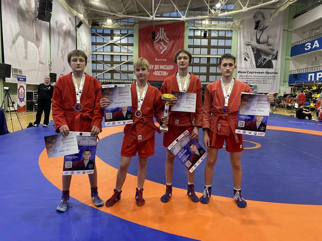 Брянские самбисты завоевали четыре медали на турнире в Москве