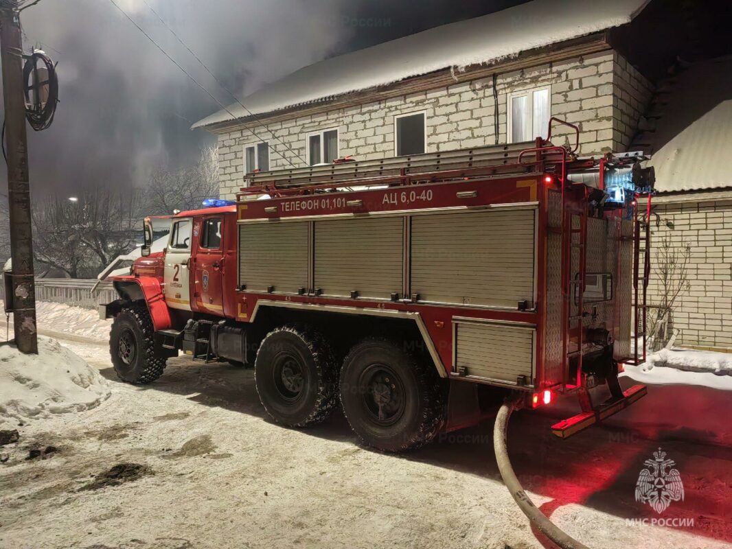 Хозпостройки загорелись в Брянске в первый день февраля