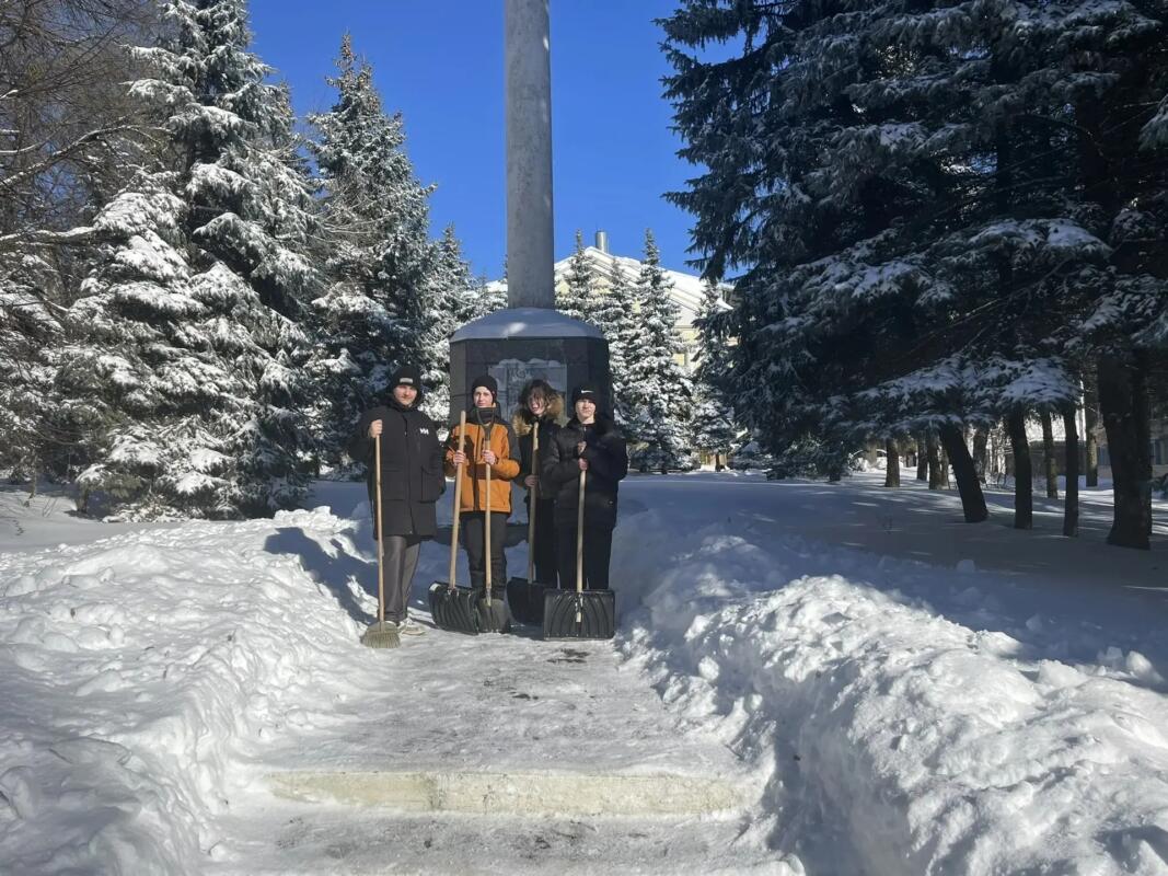 Ученики школы №5 Брянска взяли шефство над памятником