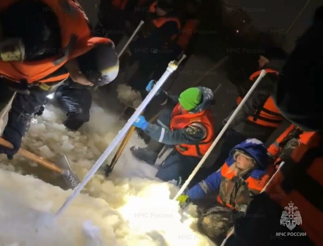 Спасатели достали тело мальчика из реки в Брянске