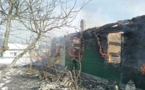 Жилой дом тушили четыре пожарные машины накануне в Жуковском округе