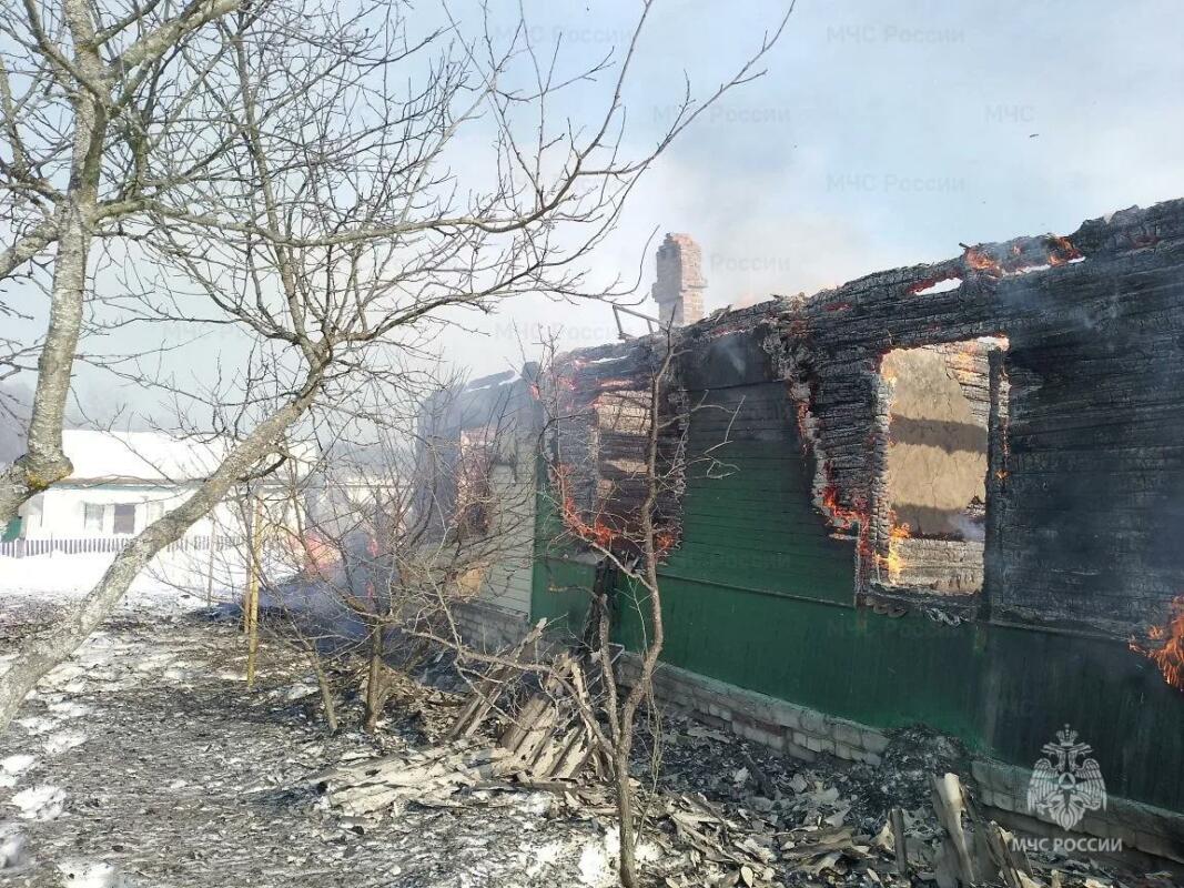 Жилой дом тушили четыре пожарные машины накануне в Жуковском округе