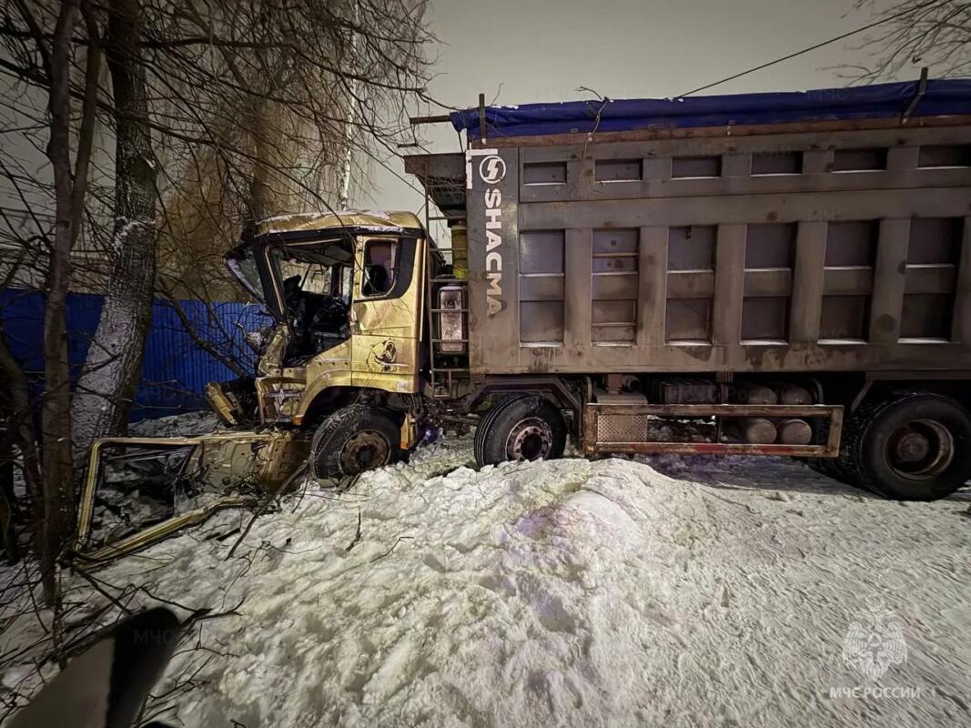 Человек пострадал в ДТП с грузовиком в Брянске утром