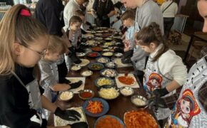 Брянские дети готовили пиццу рядом с памятниками героям