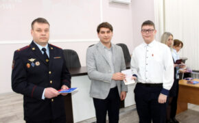 Юные жители Брянска получили первые паспорта в преддверии Дня защитника Отечества