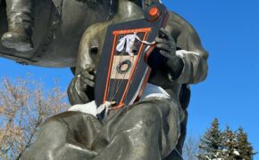 Вандалы повредили гусли на памятнике «Пересвет и Боян» в Брянске