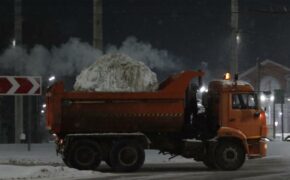 Дорожники вывезли 328 тонн снега из Брянска за ночь