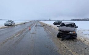На трассе в Клинцовском районе столкнулись две машины