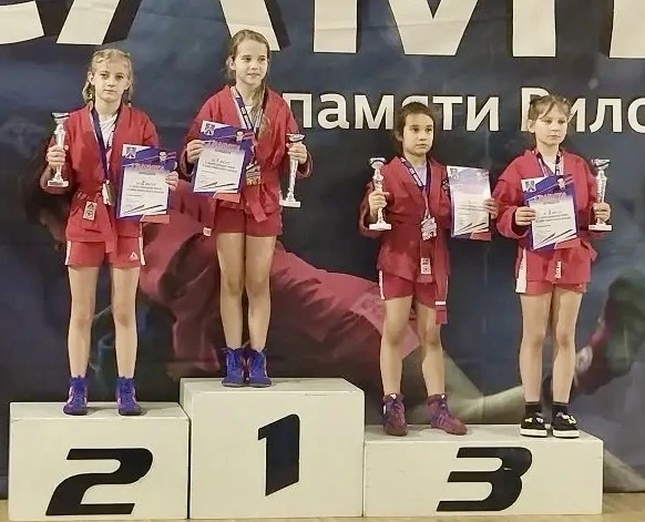 Юные брянские самбисты привезли 14 наград из Калужской области