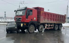 «ОКА» врезалась в грузовик на проспекте Московском в Брянске во вторник