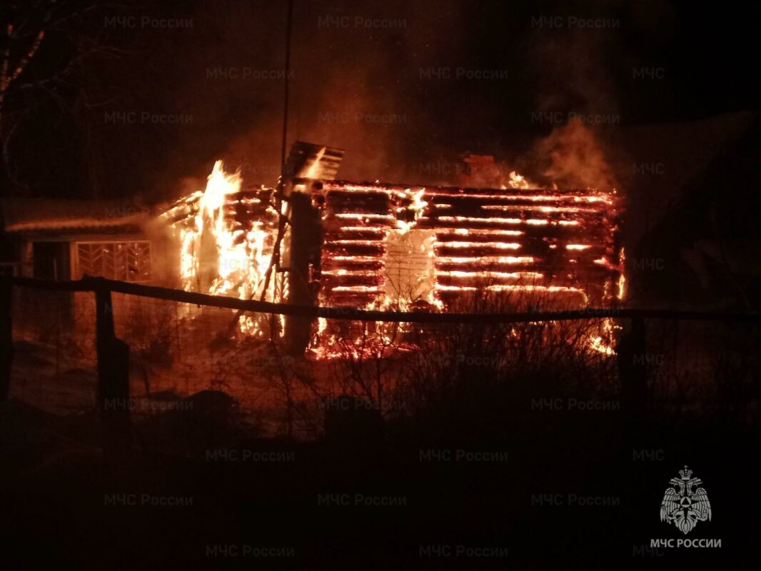 Спасатели потушили жилой дом в Суземском районе ночью