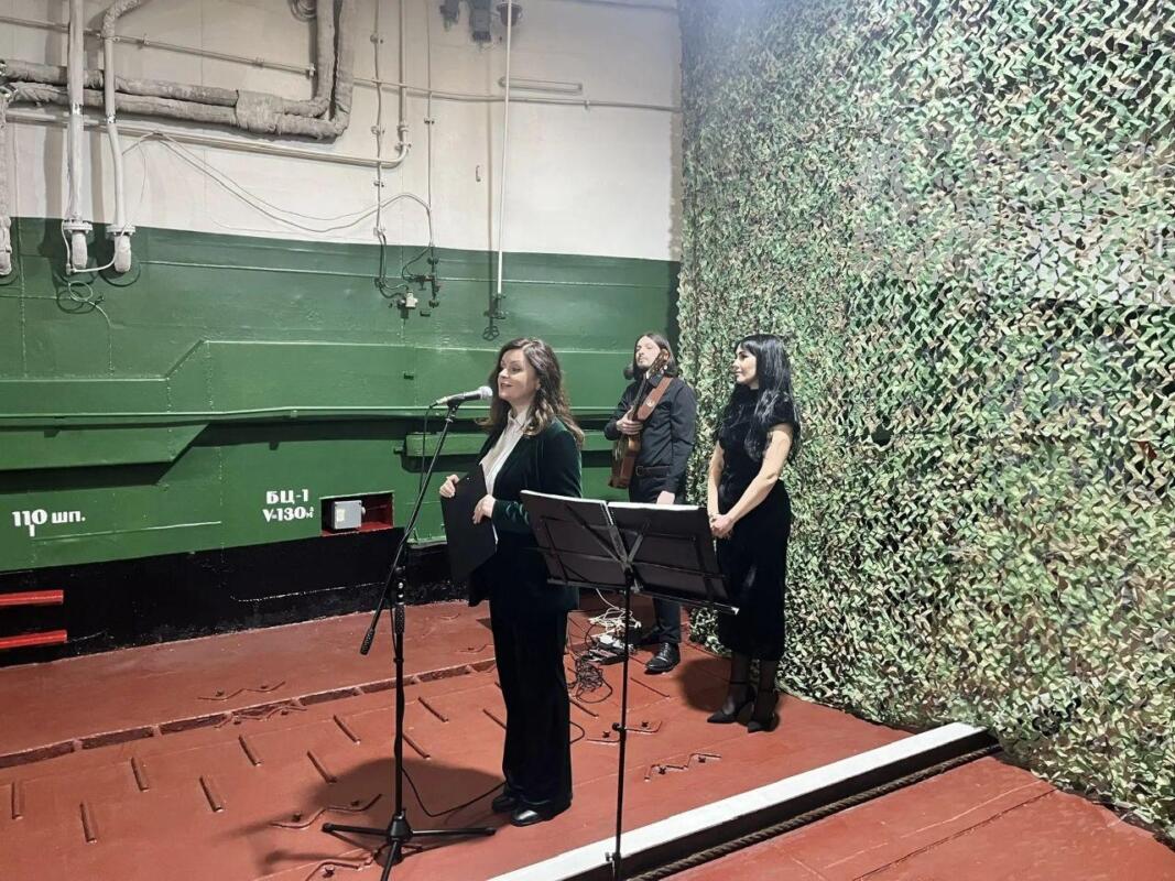 Преподаватели брянской ДШИ выступил на боевом корабле в Новороссийске