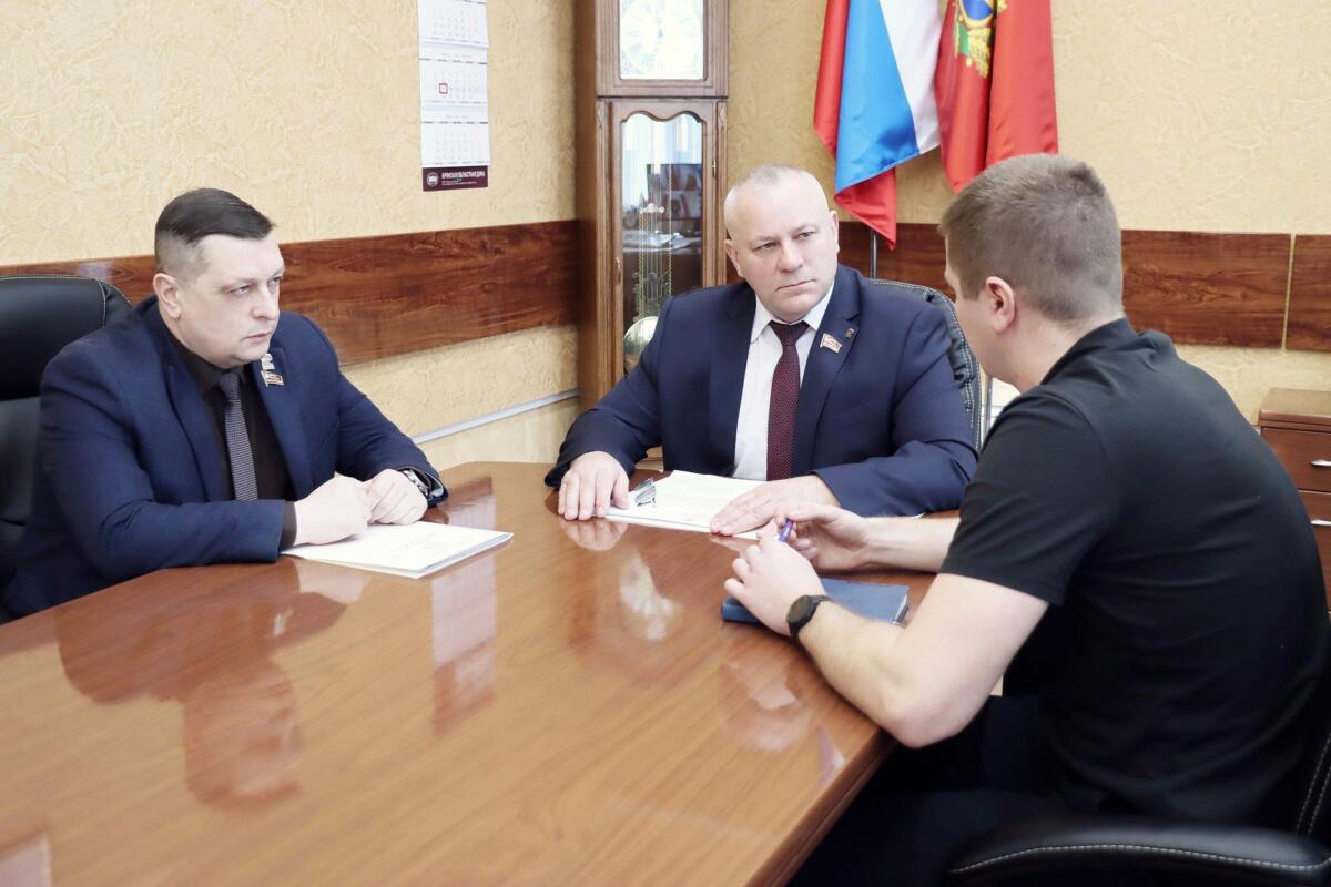 Спикер облдумы встретился с участником программы «Брянские герои»