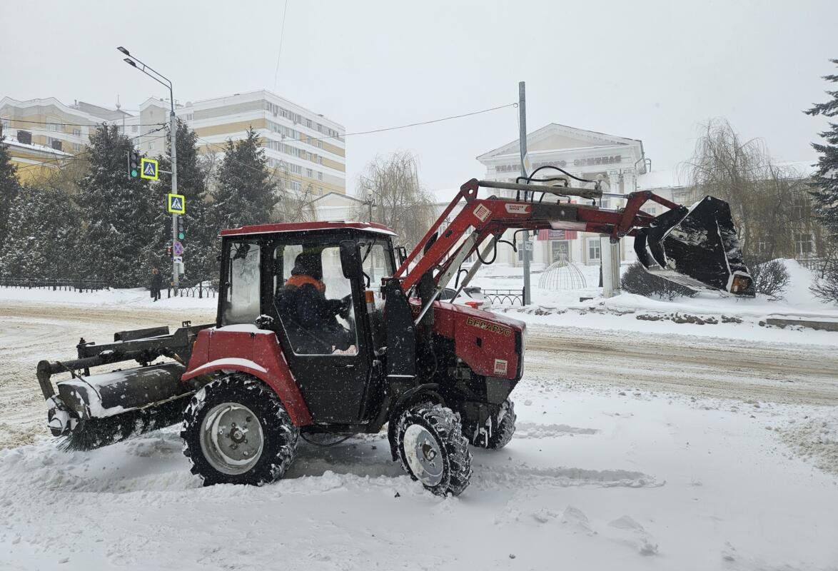 791 тонну снега вывезли из Брянска дорожники за сутки
