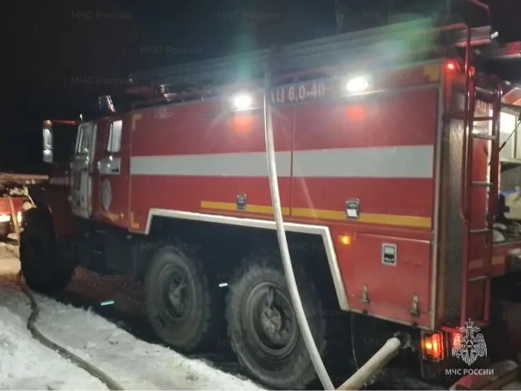 Спасатели потушили жилой дом ночью в Унечском районе