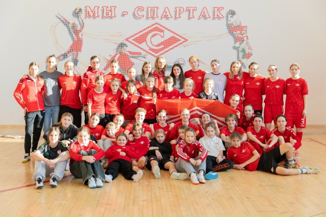 Брянские футболистки выиграли три матча зонального этапа первенства России