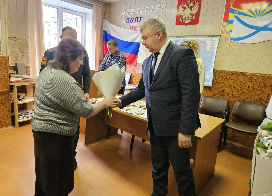 Семьям погибших военных передали награды в Брянске