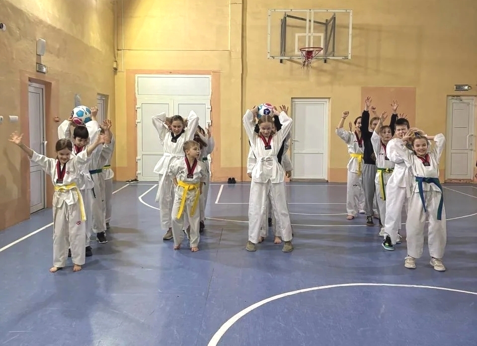 Мы рисуем и поём