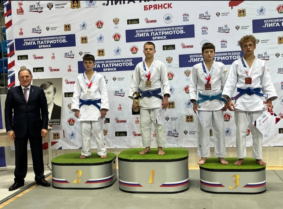 Юный брянский самбист завоевал золотую медаль всероссийского турнира