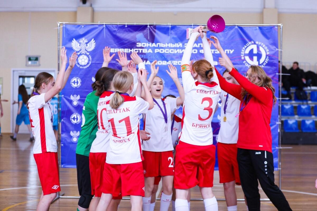 Брянский «Спартак» выиграл четыре матча всероссийских соревнований по футзалу