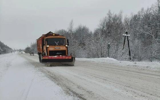 Около 3000 тонн песко-соляной смеси потратили за сутки на обработку брянских дорог
