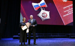 Брянский губернатор поздравил женщин с Международным женским днём