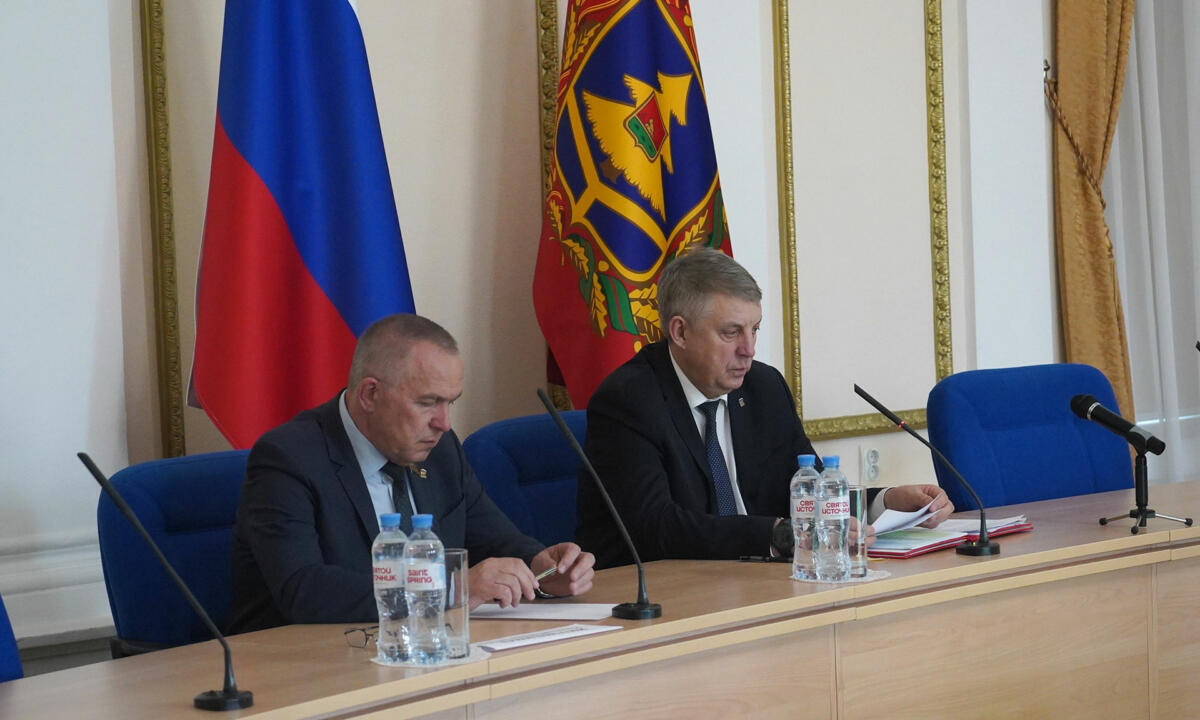 Брянский губернатор поручил отремонтировать дороги до конца апреля