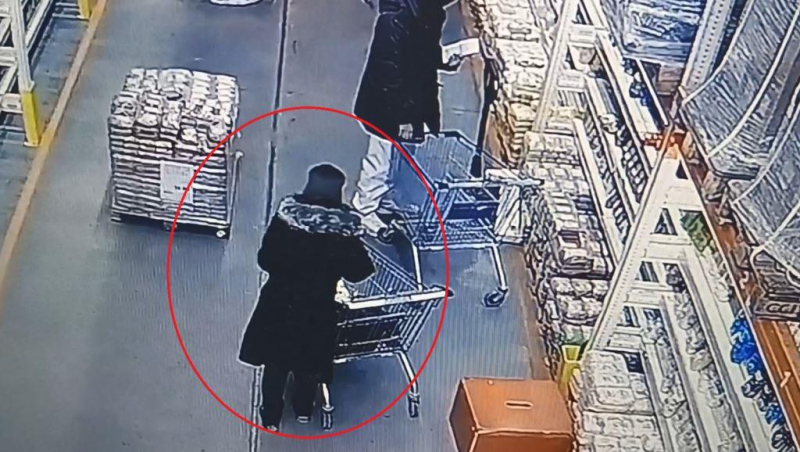 Полицейские раскрыли серию краж продуктов из гипермаркета в Брянске