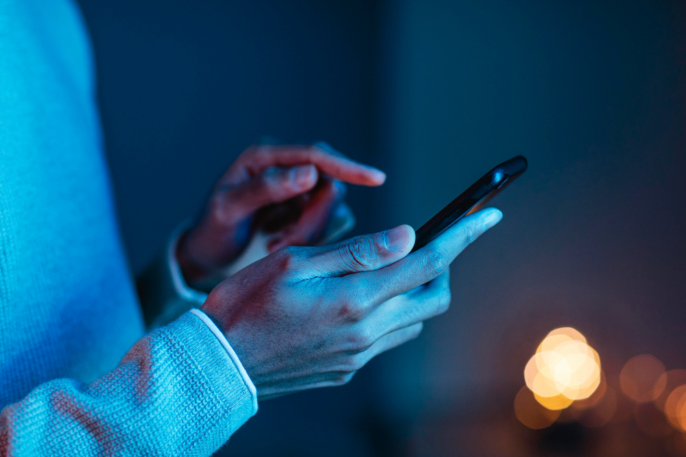 Хищение телефона мошенническим путём раскрыли оперативники в Брянске